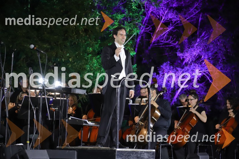 Operna noč na promenadi Mestnega parka