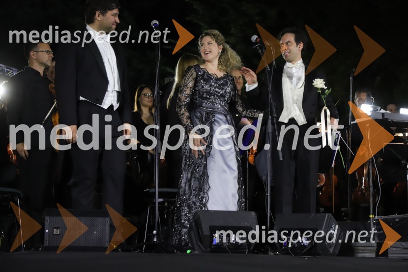  Domen Križaj, operni pevec;  Darija Auguštan, sopranistka;  Simon Krečič, umetniški direktor Opere SNG MariborOperna noč na promenadi Mestnega parka