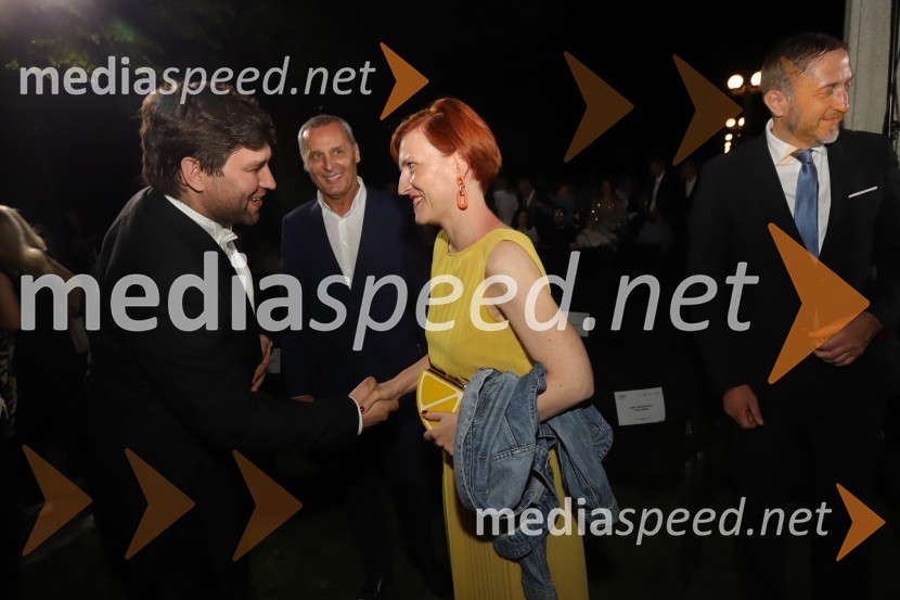  Domen Križaj, operni pevec;  Danilo Rošker, direktor SNG Maribor; dr. Asta Vrečko, ministrica za kulturoOperna noč na promenadi Mestnega parka