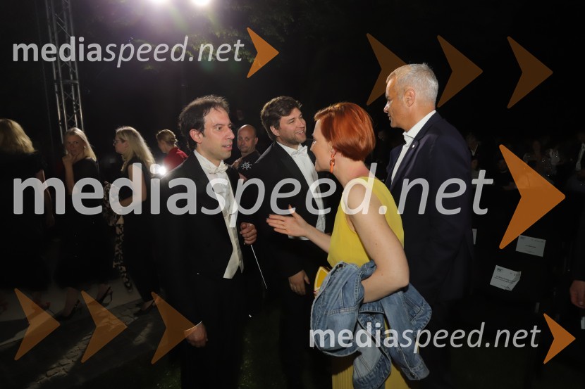  Simon Krečič, umetniški direktor Opere SNG Maribor;  Domen Križaj, operni pevec; dr. Asta Vrečko, ministrica za kulturo;  Aleksander Saša Arsenovič, župan, Mestna občina MariborOperna noč na promenadi Mestnega parka