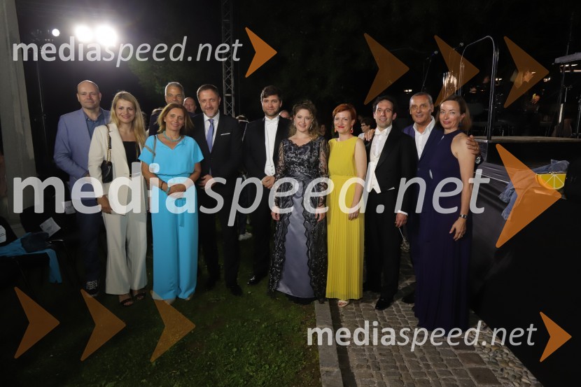  Jure Fišer, direktor Surovine;  Katja Arsenovič, direktorica Rožmarin Hospitality Group; doc. dr. Suzana Žilič Fišer,  predstojnica Inštituta za medijske komunikacije na FERI;  Aleksander Saša Arsenovič, župan, Mestna občina Maribor;  Klemen Boštjančič, minister za finance;  Domen Križaj, operni pevec;  Darija Auguštan, sopranistka; dr. Asta Vrečko, ministrica za kulturo;  Simon Krečič, umetniški direktor Opere SNG Maribor;  Danilo Rošker, direktor SNG Maribor; dr. Eva Boštjančič, vodja odelka za psihologijo dela in organizacije, Filozofska fakulteta v LjubljaniOperna noč na promenadi Mestnega parka