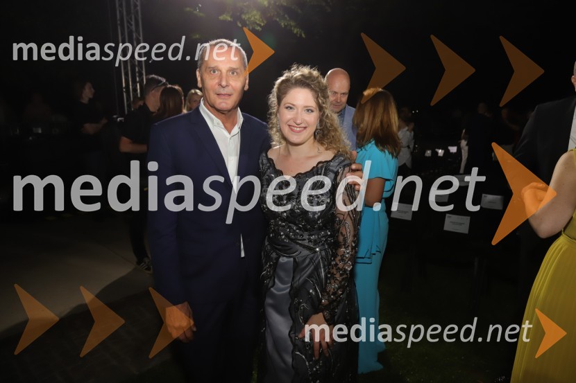  Danilo Rošker, direktor SNG Maribor;  Darija Auguštan, sopranistkaOperna noč na promenadi Mestnega parka