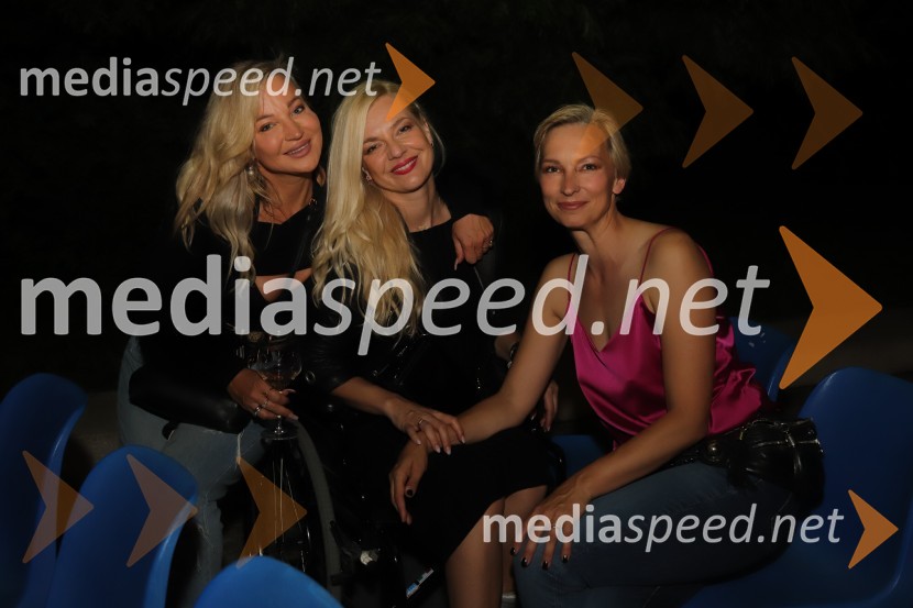  Nika  Čukur,  ShowRoom events;  ... ;  ... Operna noč na promenadi Mestnega parka