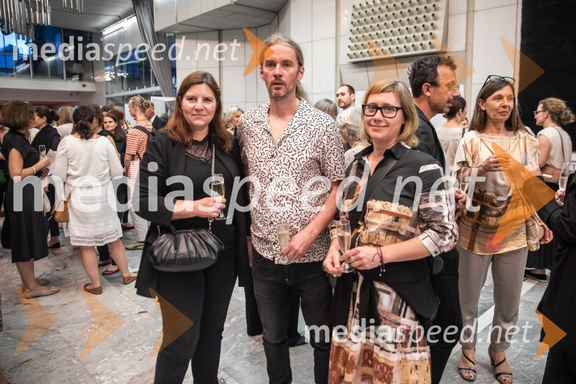  Teja Pelko, novinarka;  Andrej Jaklič, vodja gledališkega in sodobnoplesnega programa CD;  ... Vezi duš, plesna predstava v Cankarjevem domu