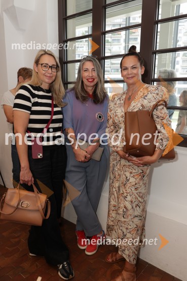  Andreja  Freyer, novinarka;  Melinda Rebrek, izvršna producentka LJFW;  Pika  Zrim, urednica spletnega portala citylife.si in modna vplivnicaPredstavitev knjige: 33, avtorja Tomaža Miheliča