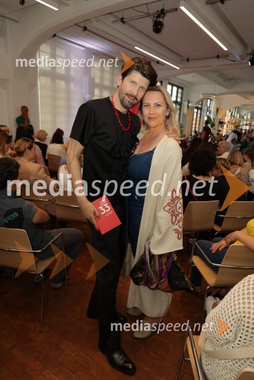  Tomaž Mihelič - Marlenna, član skupine Sestre;  ... Predstavitev knjige: 33, avtorja Tomaža Miheliča