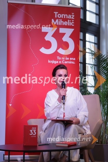  Miša Molk, televizijska voditeljica in urednicaPredstavitev knjige: 33, avtorja Tomaža Miheliča