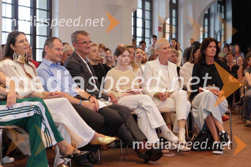 Predstavitev knjige: 33, avtorja Tomaža Miheliča