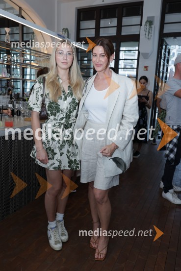  ... ;  Hannah Mancini, pevkaPredstavitev knjige: 33, avtorja Tomaža Miheliča