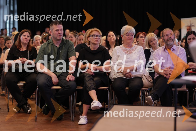  Boštjan Mihelič;  Goga Mihelič;  Lilijana Mihelič;  Alojz MiheličPredstavitev knjige: 33, avtorja Tomaža Miheliča