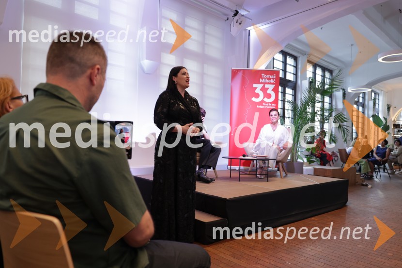  Nuška Drašček, pevkaPredstavitev knjige: 33, avtorja Tomaža Miheliča