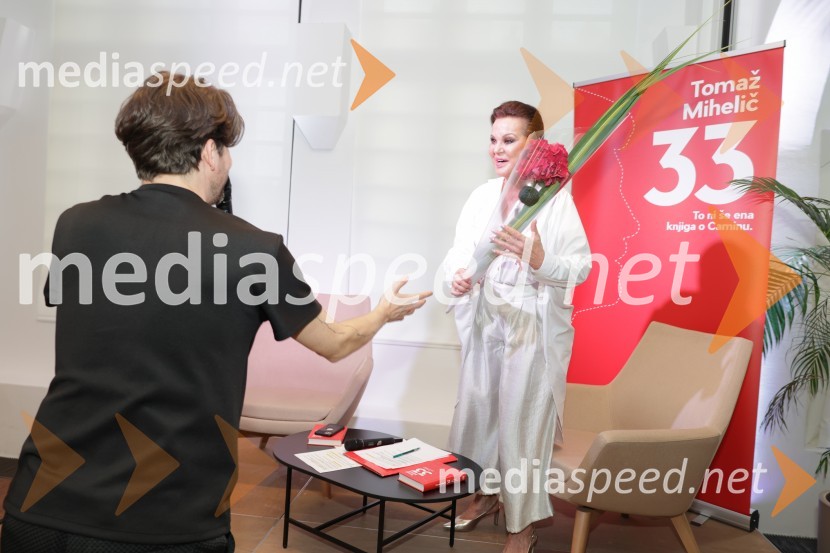  Tomaž Mihelič - Marlenna, član skupine Sestre;  Miša Molk, televizijska voditeljica in urednicaPredstavitev knjige: 33, avtorja Tomaža Miheliča