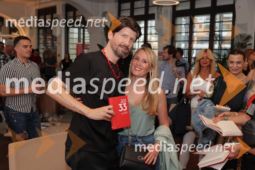  Tomaž Mihelič - Marlenna, član skupine Sestre;  ... Predstavitev knjige: 33, avtorja Tomaža Miheliča