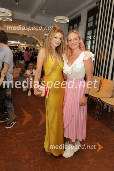  Nina Osenar Kontrec, pevka, voditeljica, model;  Lea ŠubicPredstavitev knjige: 33, avtorja Tomaža Miheliča