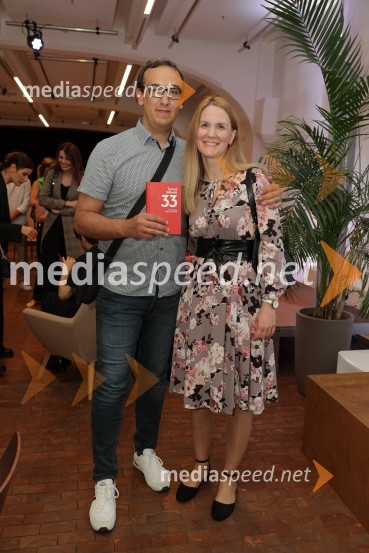  Ivan Gale, žvižgač, nekdanji vodja splošne službe na Zavodu RS za blagovne rezerve;  Anja Gale, žena Ivana GaletaPredstavitev knjige: 33, avtorja Tomaža Miheliča