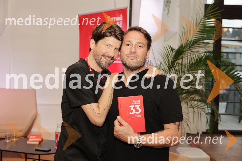  Tomaž Mihelič - Marlenna, član skupine Sestre;  Anže Langus Petrovič, basistPredstavitev knjige: 33, avtorja Tomaža Miheliča