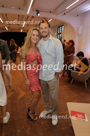  Nika Zorjan, pevka;  Tine Ugrin, igralecPredstavitev knjige: 33, avtorja Tomaža Miheliča