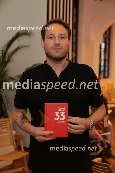  Anže Langus Petrovič, basistPredstavitev knjige: 33, avtorja Tomaža Miheliča