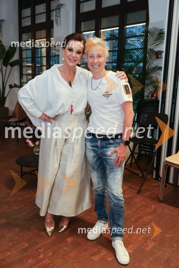  Miša Molk, televizijska voditeljica in urednica;  Tatjana Mihelj, pevkaPredstavitev knjige: 33, avtorja Tomaža Miheliča