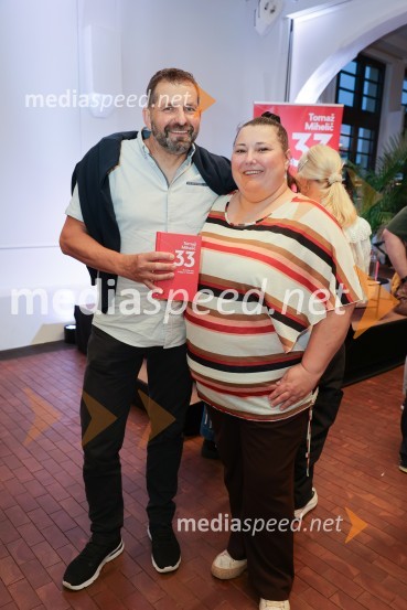  Matjaž Markež;  Urška Vučak,  igralkaPredstavitev knjige: 33, avtorja Tomaža Miheliča