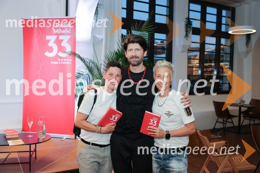  Maja Wagner;  Tomaž Mihelič - Marlenna, član skupine Sestre;  Tatjana Mihelj, pevkaPredstavitev knjige: 33, avtorja Tomaža Miheliča