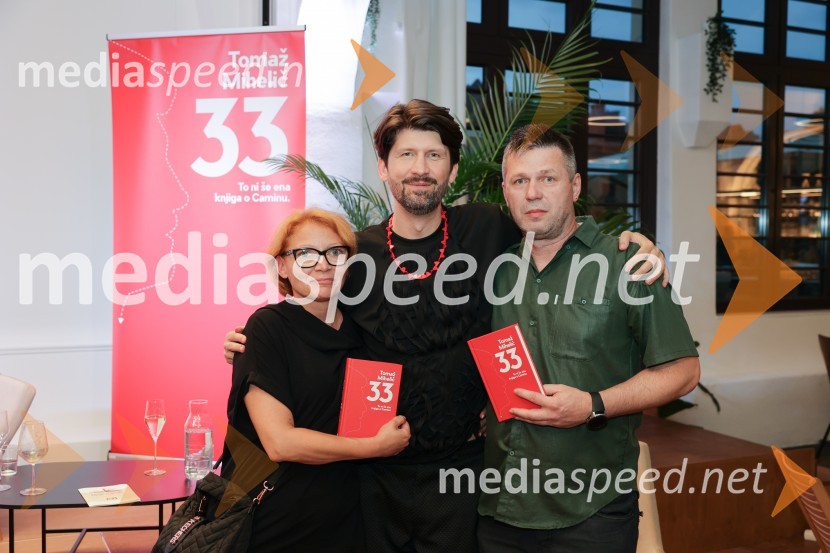  Goga Mihelič;  Tomaž Mihelič - Marlenna, član skupine Sestre;  Boštjan MiheličPredstavitev knjige: 33, avtorja Tomaža Miheliča