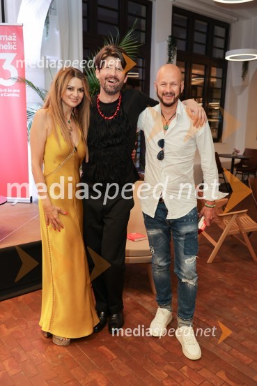  Nina Osenar Kontrec, pevka, voditeljica, model;  Tomaž Mihelič - Marlenna, član skupine Sestre;  Dejan Kontrec, generalni sekretar, Hokejska zveza SlovenijePredstavitev knjige: 33, avtorja Tomaža Miheliča