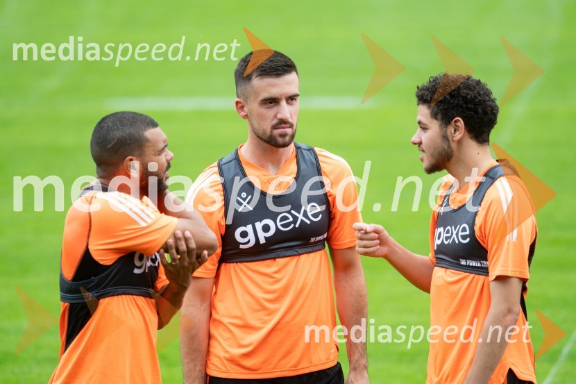  ... ;  Arnel Jakupović, nogometaš, NK Maribor;  ... Prvi trening in novinarska konferenca NK Maribor