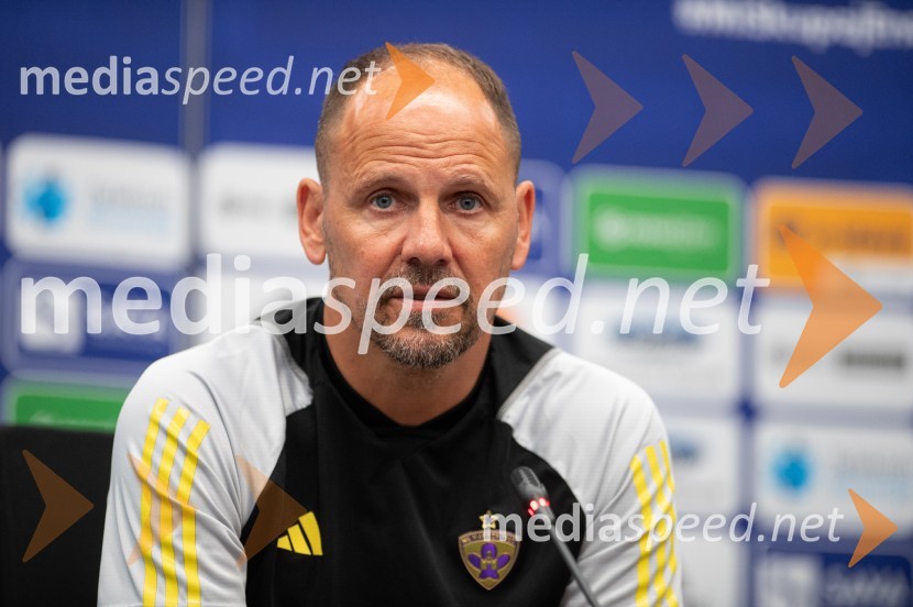  Ante  Šimundža, nekdanji nogometaš, trener NK MariborPrvi trening in novinarska konferenca NK Maribor