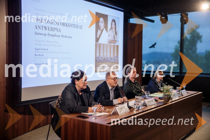  Uršula Cetinski, generalna direktorica, Cankarjev dom; mag. Aleš Drenik, vodja programa resne glasbe, opere in balet, Cankarjev domPredstavitev Zlatega in Srebrnega abonmaja ter abonmaja Veličastni 2024/25, Cankarjev dom