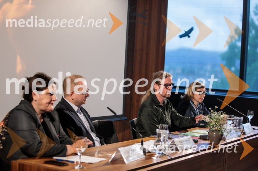  Uršula Cetinski, generalna direktorica, Cankarjev dom; mag. Aleš Drenik, vodja programa resne glasbe, opere in balet, Cankarjev dom;  Andrej Jaklič, vodja gledališkega in sodobnoplesnega programa CD;  Marjeta Lavrič, Direktorica Centra kulture Španski borci ter vodja programa in produkcije Zavoda EN-KNAPPredstavitev Zlatega in Srebrnega abonmaja ter abonmaja Veličastni 2024/25, Cankarjev dom