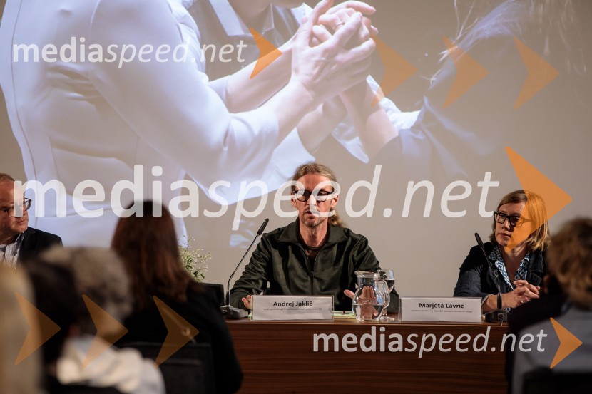  Andrej Jaklič, vodja gledališkega in sodobnoplesnega programa CD;  Marjeta Lavrič, Direktorica Centra kulture Španski borci ter vodja programa in produkcije Zavoda EN-KNAPPredstavitev Zlatega in Srebrnega abonmaja ter abonmaja Veličastni 2024/25, Cankarjev dom