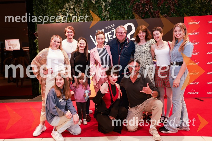  Tjaša Hrovat Steklasa, pevka;  ... ;  Andrei Lenart, igralec;  ... ;  Mojca Funkl, igralka;  Špela Setničar;  Jožef  Ropoša, igralec;  ... ;  Urša Kavčič, igralka;  ... ;  Vita Renko, glasbenicaVrvež v moji glavi 2, premiera animiranega filma v Cineplexx Ljubljana