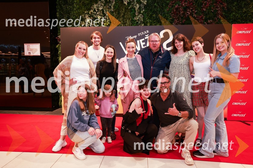  ... ;  Tjaša Hrovat Steklasa, pevka;  Andrei Lenart, igralec;  ... ;  Mojca Funkl, igralka;  Špela Setničar;  Jožef  Ropoša, igralec;  Jernej Kuntner, igralec;  Urša Kavčič, igralka;  ... ;  Vita Renko, glasbenicaVrvež v moji glavi 2, premiera animiranega filma v Cineplexx Ljubljana