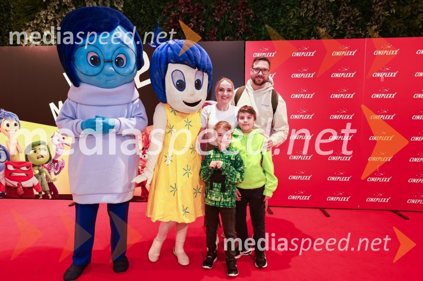  Ana Žontar Kristanc, kuharica, avtorica knjig;  Liam Kristanc;  Timon Kristanc;  Kristijan KristancVrvež v moji glavi 2, premiera animiranega filma v Cineplexx Ljubljana