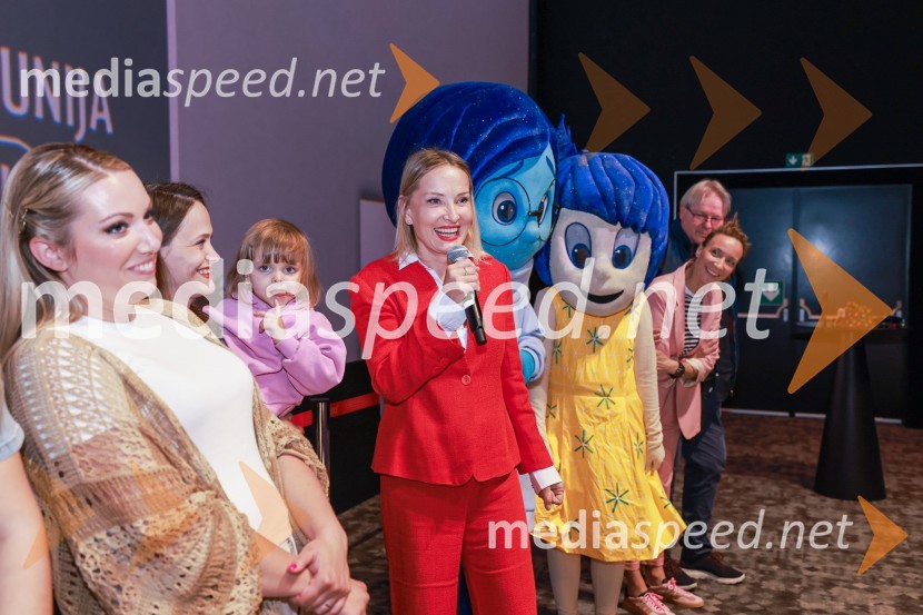  Tjaša Hrovat Steklasa, pevka;  ... ;  ... ;  Tanja Ribič, igralka;  Jožef  Ropoša, igralec;  Mojca Funkl, igralkaVrvež v moji glavi 2, premiera animiranega filma v Cineplexx Ljubljana