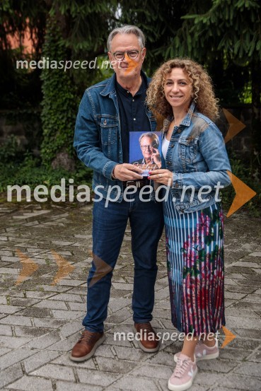  Marko Pavliha, avtor knjige Svetilnik;  Simona Hana Boc, ustanoviteljica in direktorica, založba ChiaraPraznovanje 18. obletnice založbe Chiara