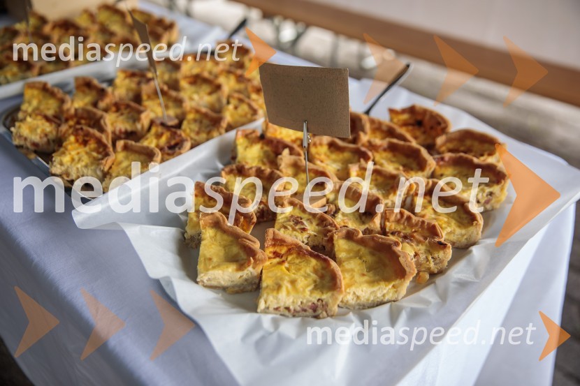 Za pogostitev so poskrbeli Dobro z dobrim, Etri skupinaPraznovanje 18. obletnice založbe Chiara