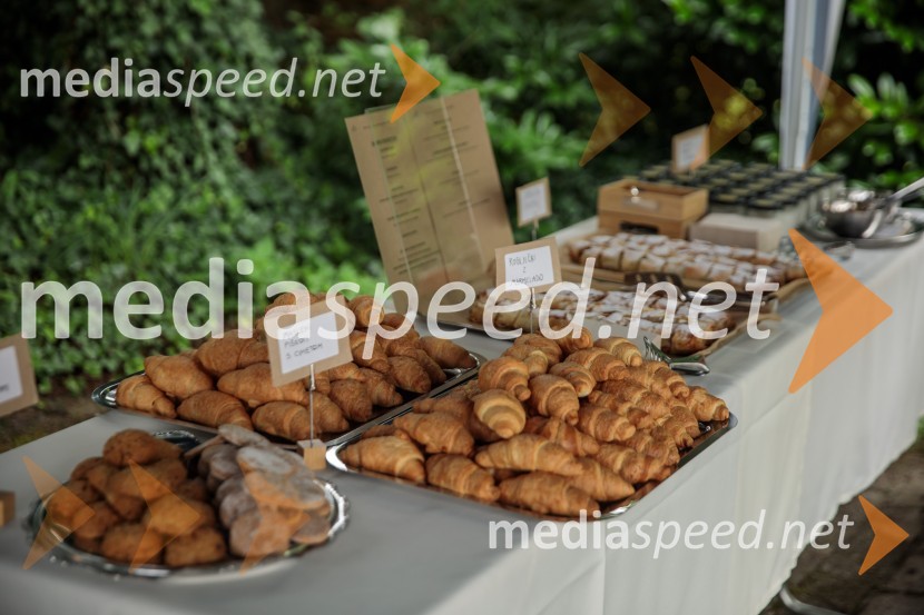 Za pogostitev so poskrbeli Dobro z dobrim, Etri skupinaPraznovanje 18. obletnice založbe Chiara