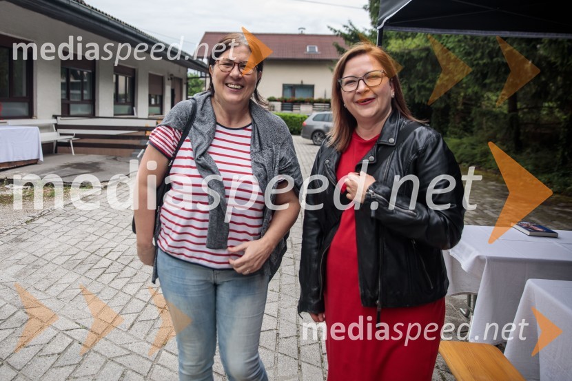  Klavdija Miko, novinarka;  Petra Slanič, vodja marketinga, založba ChiaraPraznovanje 18. obletnice založbe Chiara