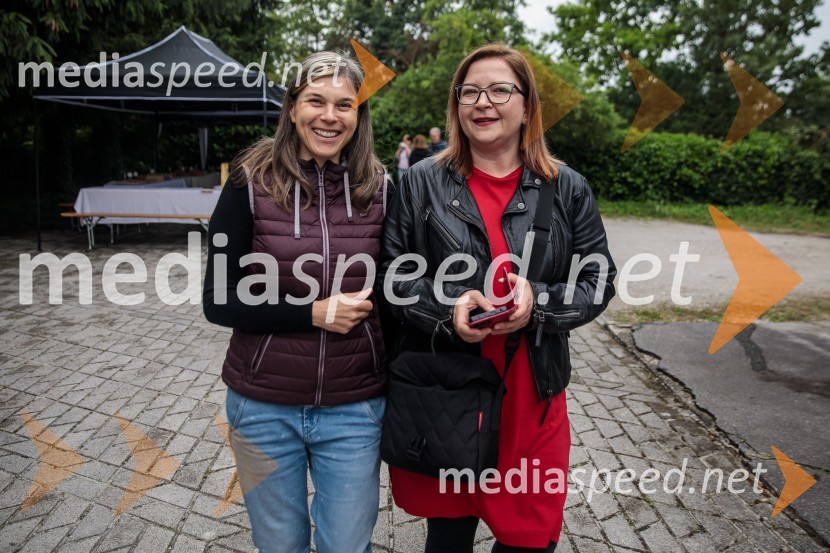  Katja Šneler, strokovna sodelavka v prodaji, založba Chiara;  Petra Slanič, vodja marketinga, založba ChiaraPraznovanje 18. obletnice založbe Chiara