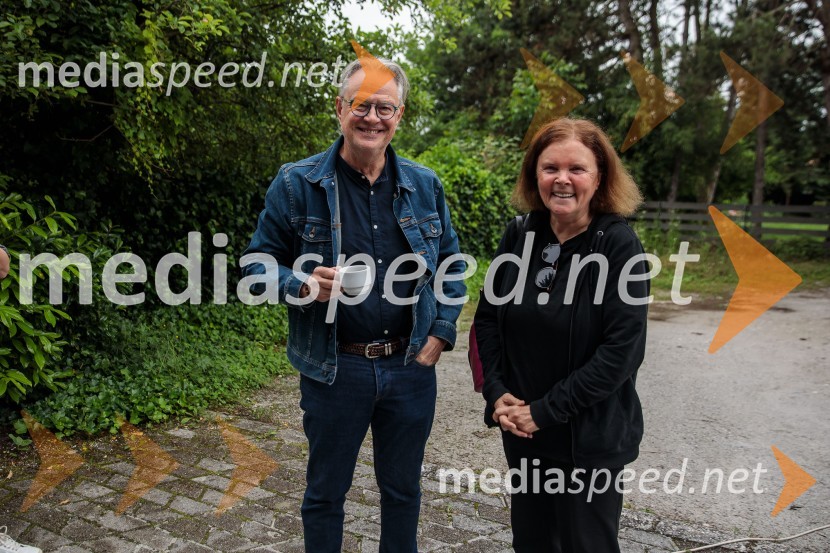  Marko Pavliha, avtor knjige Svetilnik;  Alenka Sivka, novinarkaPraznovanje 18. obletnice založbe Chiara