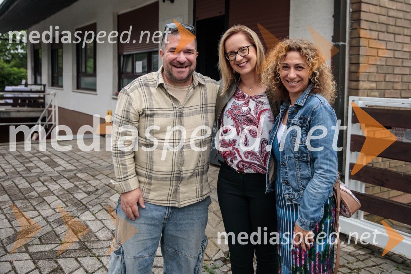  Miha Blatnik;  Sabina Hladnik, vodja projektov, založba Chiara;  Simona Hana Boc, ustanoviteljica in direktorica, založba ChiaraPraznovanje 18. obletnice založbe Chiara