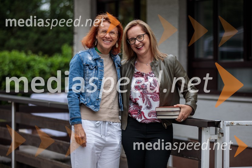  Brigita  Langerholc, avtorica;  Sabina Hladnik, vodja projektov, založba ChiaraPraznovanje 18. obletnice založbe Chiara