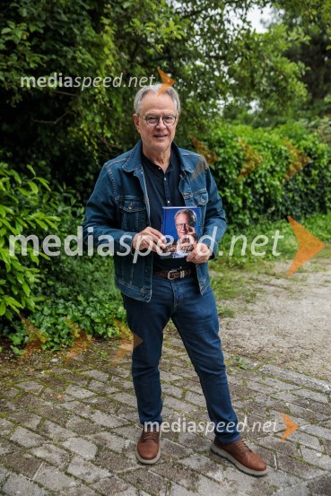  Marko Pavliha, avtor knjige SvetilnikPraznovanje 18. obletnice založbe Chiara