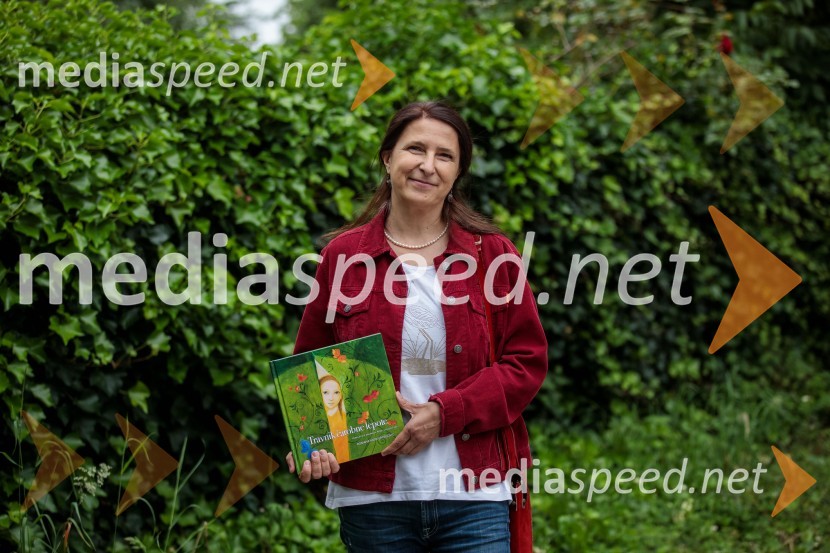  Romana Aniya  Ercegović, avtoricaPraznovanje 18. obletnice založbe Chiara