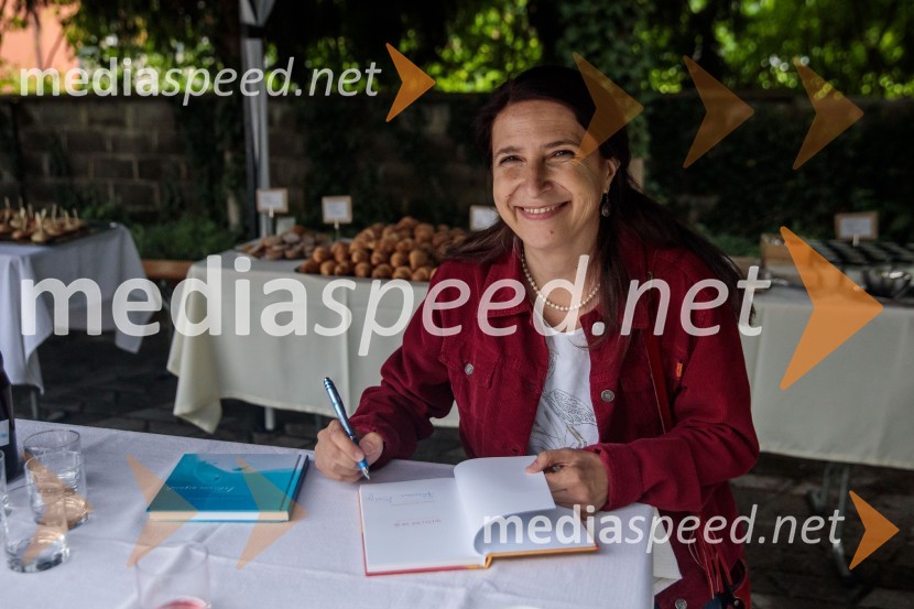  Romana Aniya  Ercegović, avtoricaPraznovanje 18. obletnice založbe Chiara