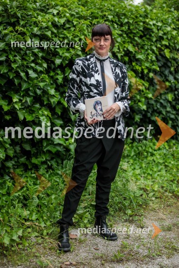  Katjuša Štingl,  PR-ovka, novinarka, pesnicaPraznovanje 18. obletnice založbe Chiara