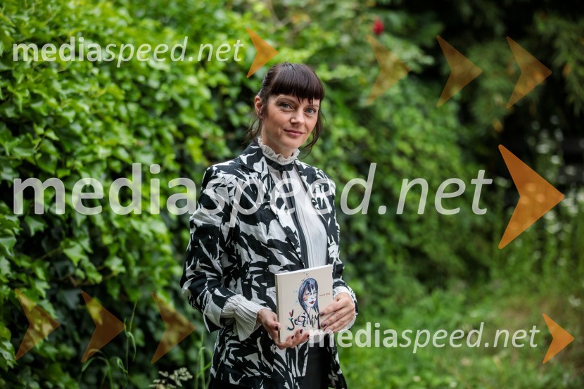  Katjuša Štingl,  PR-ovka, novinarka, pesnicaPraznovanje 18. obletnice založbe Chiara