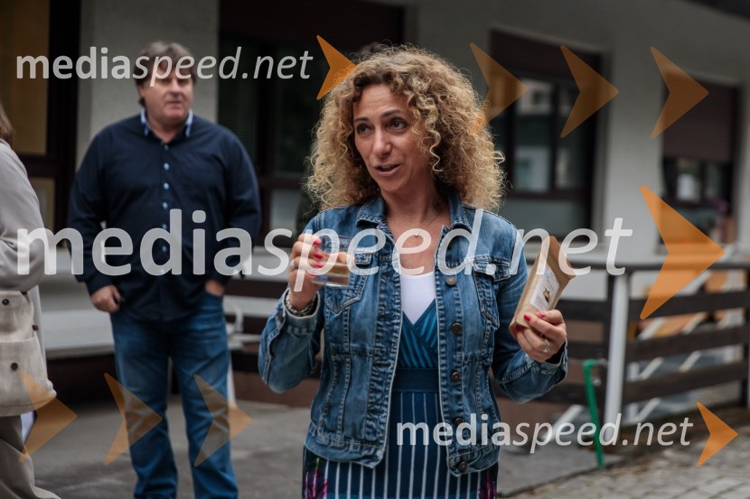  Simona Hana Boc, ustanoviteljica in direktorica, založba ChiaraPraznovanje 18. obletnice založbe Chiara